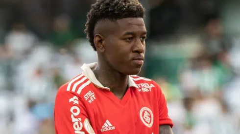 Foto: Robson Mafra/AGIF – Vitão: zagueiro tem futuro indefinido no Inter