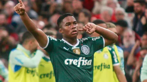 Endrick com a camisa do Palmeiras (Foto: Gabriel Machado/AGIF)