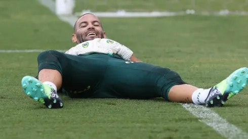 Foto: Cesar Greco - Weverton teve que pagar aposta, mas deu