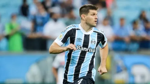 Kannemann está em reta final de contrato com o Grêmio (Foto: Pedro H. Tesch/AGIF)