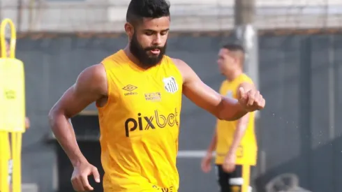 Fernanda Luz/AGIF - Felipe Jonathan, lateral do Santos