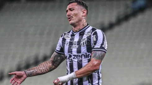 Foto: Lucas Emanuel/AGIF - Ceará, de Vina, perdeu do Fluminense e embolou ainda mais luta do Coritiba para escapar do rebaixamento