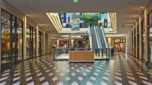 Jovem morou em shopping após ser despejado de casa