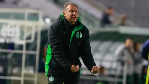 Foto: Luiz Erbes/AGIF - Celso Roth estreou com derrota no Juventude