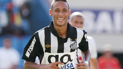 Foto: Ricardo Saibun/ Divulgação Santos FC - Neymar fez um golaço sobre o São Paulo na Arena Barueri