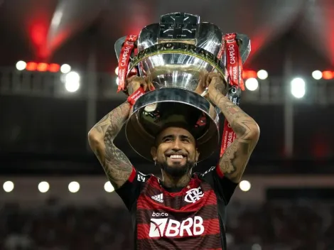 Vidal responde provocação de Roberto Carlos e Nação defende volante do Flamengo