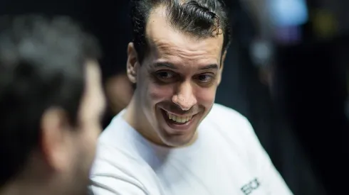 Alex Bez é mais um brasileiro que recebeu a tríplice coroa do online (Foto: Carlos Monti/BSOP)