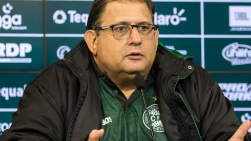 Foto: Robson Mafra/AGIF - Guto Ferreira: técnico não quer perder jovem talento do Coritiba