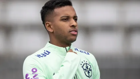 Foto: Lucas Figueiredo/CBF - Rodrygo recebeu a visita durante os treinos da Seleção em Turim.