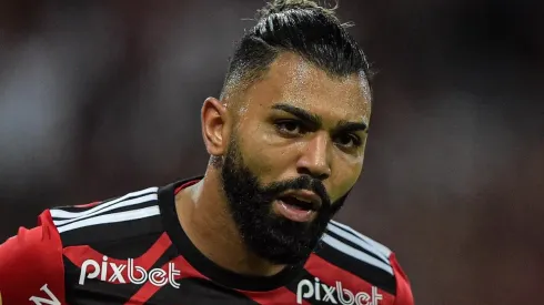 Titular do Corinthians se derrete por camisa 9 do Fla e Nação brinca: ‘o muro tá baixo’