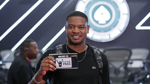 Roberto Firmino encontrou o bilhete prateado (Foto: Luis Bertazini/BSOP)