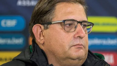 Foto: Robson Mafra/AGIF - Guto aprova chegada de defensor de 23 anos no Coxa