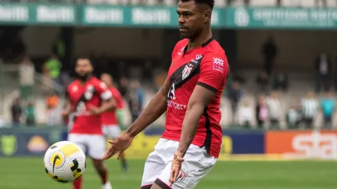 Foto: Robson Mafra/AGIF - Wanderson definiu seu futuro no Atlético-GO