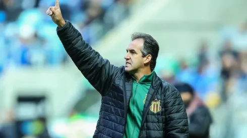 Pedro H. Tesch/AGIF. Léo Condé não é mais treinador do Sampaio Corrêa