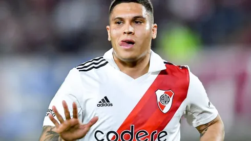 Marcelo Endelli / Correspondente / Getty Images - Quintero pelo River.