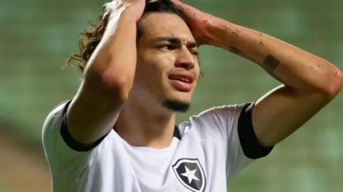 Foto: Fernando Moreno/AGIF - Matheus Nascimento dividiu opiniões nesta temporada pelo Botafogo