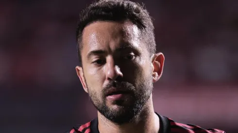 Foto: Ettore Chiereguini/AGIF – Everton Ribeiro pode ganhar um concorrente.