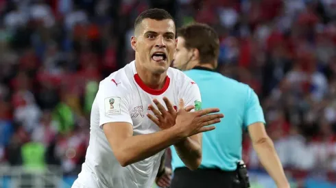 Foto: Clive Rose/Getty Images – Xhaka é titular do Arsenal, líder da Premier League.