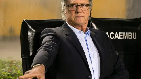 Foto: Daniel Vorley/AGIF - Falcão pensa em alternativa para o meio do Santos de Odair Helmmann