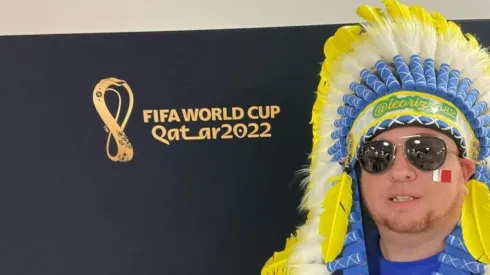 Leo Rizzo e o acessório indígena que lhe é característico nos jogos da Copa (Foto: Reprodução instagram oficial Leo Rizzo @leorizzo82)