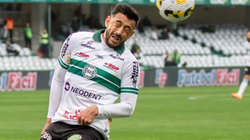 Foto: Robson Mafra/AGIF - Robinho: meia é um dos jogadores que pode deixar o Coritiba