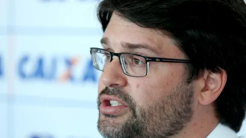 Foto: Felipe Oliveira / EC Bahia – Bellintani recebe ajuda do Grupo City