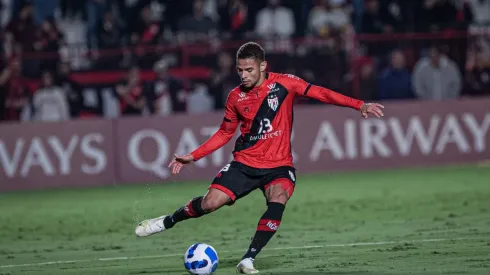 Foto: Isabela Azine/AGIF - Atlético-GO quer a permanência de Edson Fernando