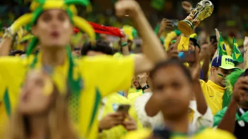 Photo by Lars Baron/Getty Images – Torcedores conseguem ir para o Qatar