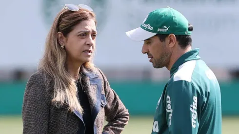 Foto: Cesar Greco - Leila Pereira conversa com Abel durante treino no Palmeiras