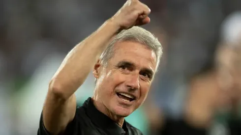 Luís Castro fica animado com promessa da diretoria