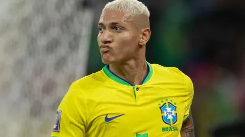 Divulgação: Lucas Figueiredo/CBF – Richarlison escuta pedidos para ir ao Flamengo