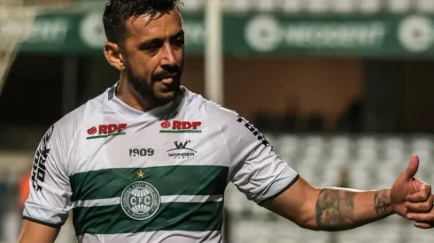 Foto: Robson Mafra/AGIF - Coritiba já anunciou a saída de Robinho