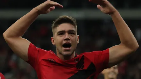 Joao Vitor Rezende Borba/AGIF - Bissoli não é o único jogador do Athletico na mira do Vasco