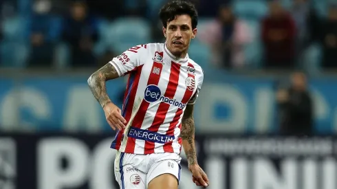 Foto: Pedro H. Tesch/AGIF - Jean Carlos está com 30 anos de idade.