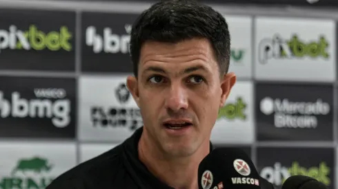 Barbieri não se intimida e manda a real sobre Pedro Raul no Vasco