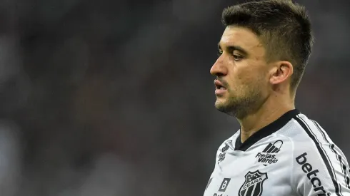 Foto: Thiago Ribeiro/AGIF - Victor Luis atuou no Ceará em 2022