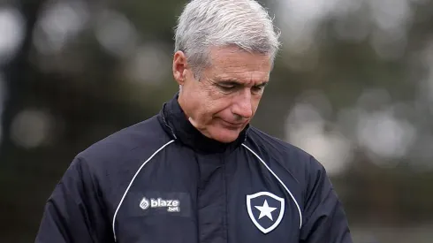 Foto: Vitor Silva/Botafogo/Divulgação - Luís Castro: técnico é