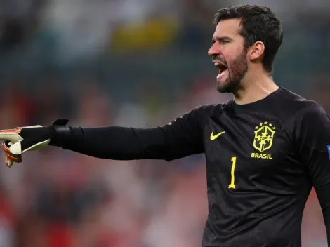 Após ser alvo de críticas, Alisson é defendido por ex-goleiro da Seleção