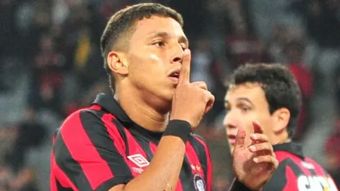 Crysan brilha no futebol chinês - Foto: Jason Silva/AGIF