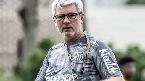 Foto: Ivan Storti/Santos FC/Divulgação - Odair Hellmann: técnico lamentou as dificuldades do Santos no mercado
