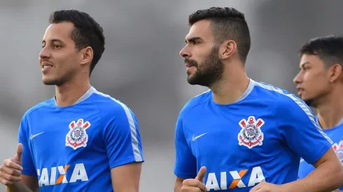Foto: Mauro Horita/AGIF - Rodriguinho (à esquerda) recebeu sondagem do Grêmio para 2023