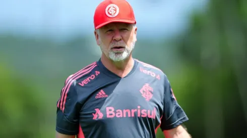 Foto: Ricardo Duarte/Internacional/Divulgação - Mano Menezes: técnico aprova compra do defensor