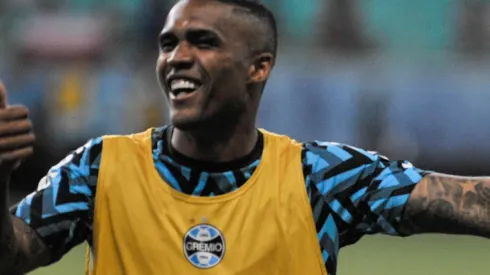 Foto: Jhony Pinho/AGIF - Douglas Costa jantou com Marcos Braz no Rio de Janeiro na última quinta (22)