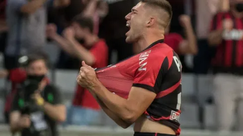 Foto: Robson Mafra/AGIF - Bissoli: atacante não será utilizado pelo Furacão