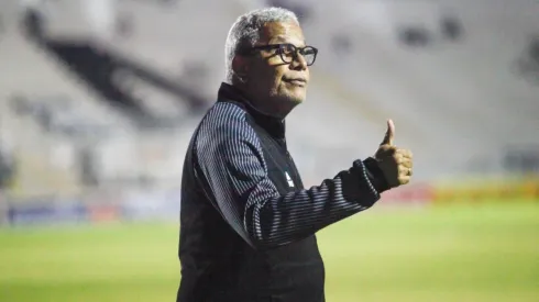 Foto: Rogério Capela/AGIF - Hélio assumiu a Ponte ainda no Paulistão da queda.