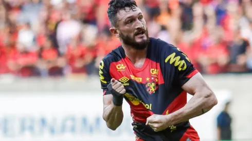 Rafael Vieira/AGIF – Sander comemorando gol pelo Sport em 2022