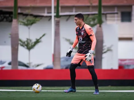 Pedro Paulo 'manda a real' sobre disputa no gol do Atlético-GO