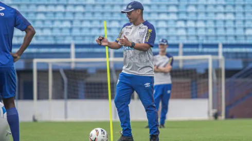 Foto: Leandro Boeira/Avaí - Alex vem indicando reforços para o Avaí