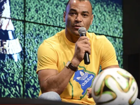Cafu vai a velório de Dinamite e minimiza polêmica dos campeões em despedida de Pelé