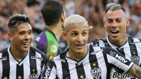 Foto: Fernando Moreno/AGIF - Zaracho, Guilherme Arana e Vargas